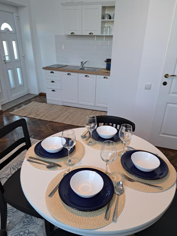 Weisz Apartment-City Center-Free Private Parking,Wifi,Ac Carei Exterior photo